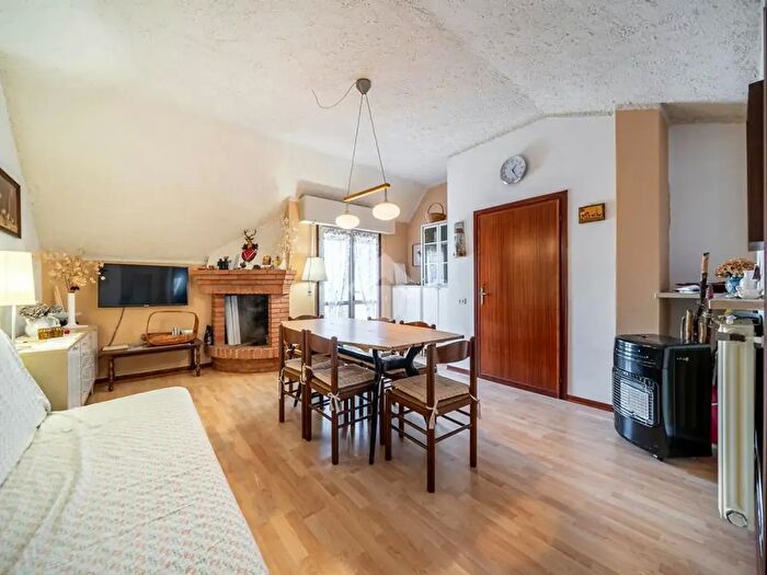 Appartamento trilocale in vendita in Via Tezza, Velo Veronese