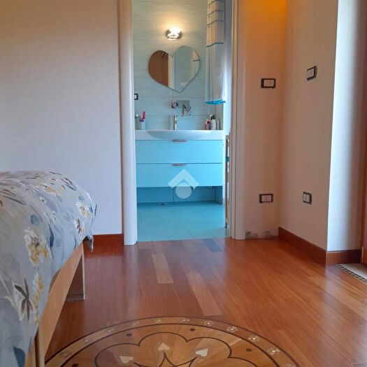 Appartamento trilocale in vendita in Largo Giacomo Guidi, Roma