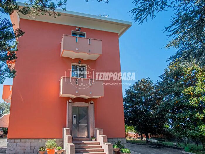 Casa con 15 locali in vendita in Via Ghirardelli Pescetto, Genova