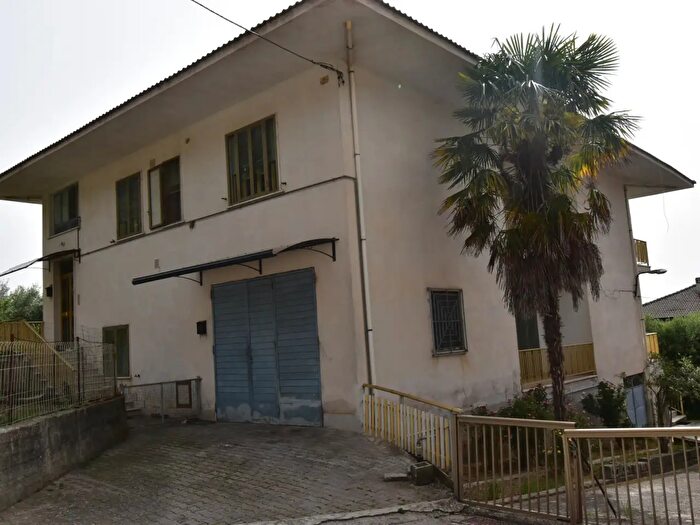 Casa quadrilocale in vendita in Via Michele Spina, Monte San Giacomo
