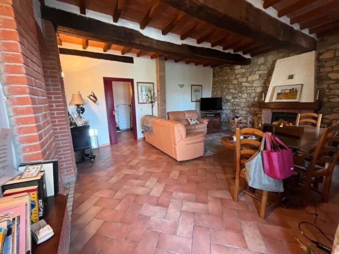 Casa con 9 locali in vendita in Pellegrino Parmense