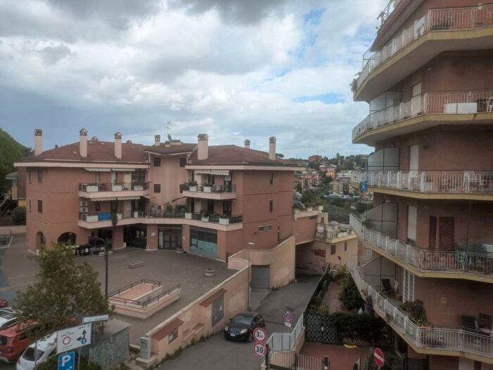 Appartamento quadrilocale in affitto in Via Leopardi, Centro Storico, Monterotondo