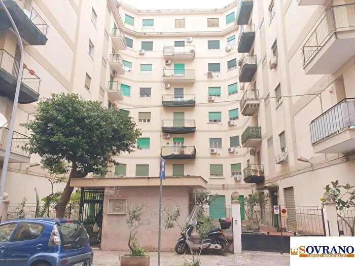 Appartamento con 5 locali in vendita in Via Francesco Domenico Guerrazzi, Palermo