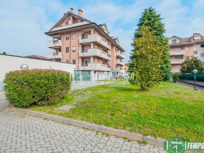 Appartamento trilocale in vendita in Via della Pace, Carpiano