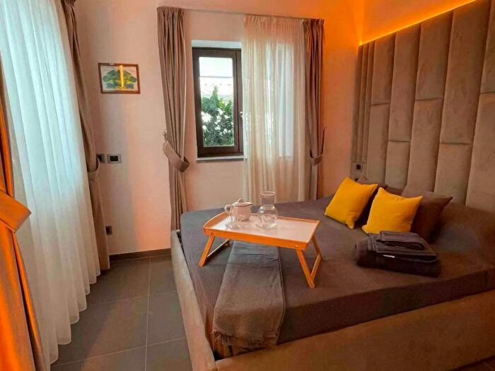 Appartamento trilocale in affitto in Via del Colosseo, Colosseo Fori Imperiali, Roma