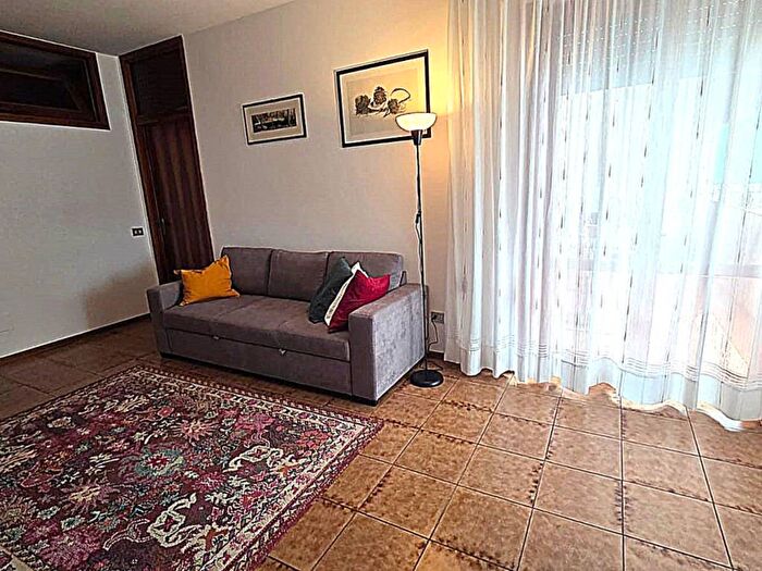 Appartamento con 5 locali in affitto in Via dei Pini, Zona Nuova Pratoranieri, Follonica
