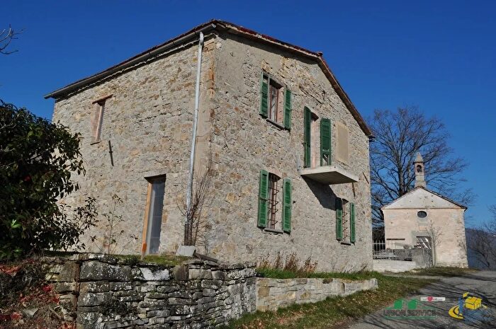 Casa con 7 locali in vendita in Frazione Ossella, Valmozzola