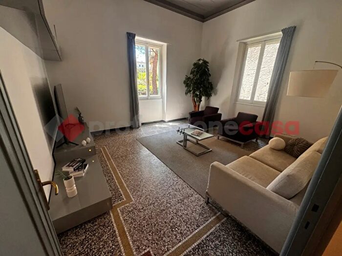 Appartamento con 5 locali in vendita in Via Pisa, Genova