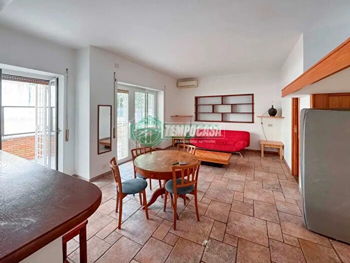 Appartamento monolocale in vendita in Via Giulia Grisi, Roma