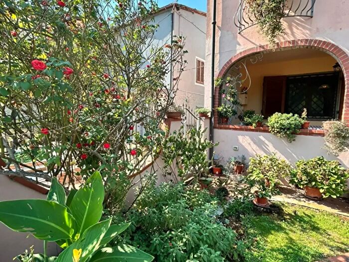 Casa con 5 locali in vendita in Massarosa