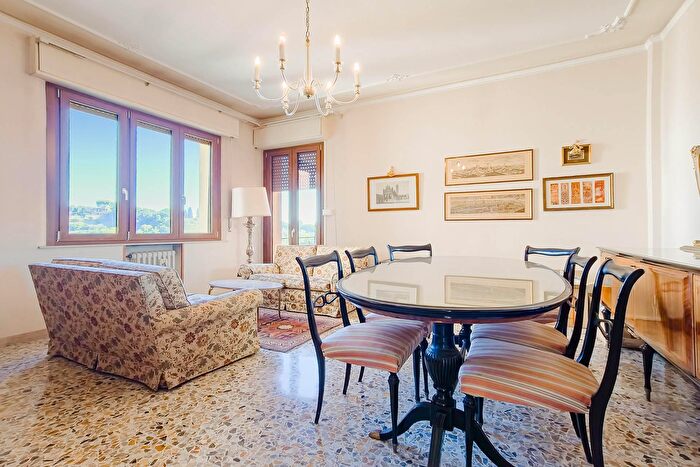 Appartamento con 6 locali in vendita in Siena