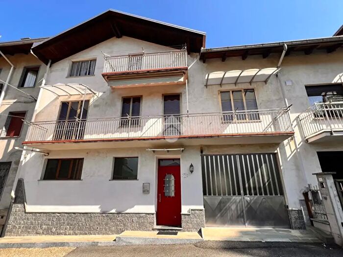 Casa con 7 locali in vendita in Frazione Pramorisio, Valdilana
