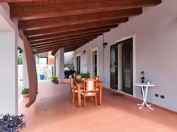 Casa con 5 locali in vendita in Rosolini