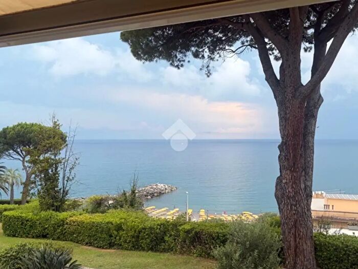 Appartamento quadrilocale in affitto in Lavagna