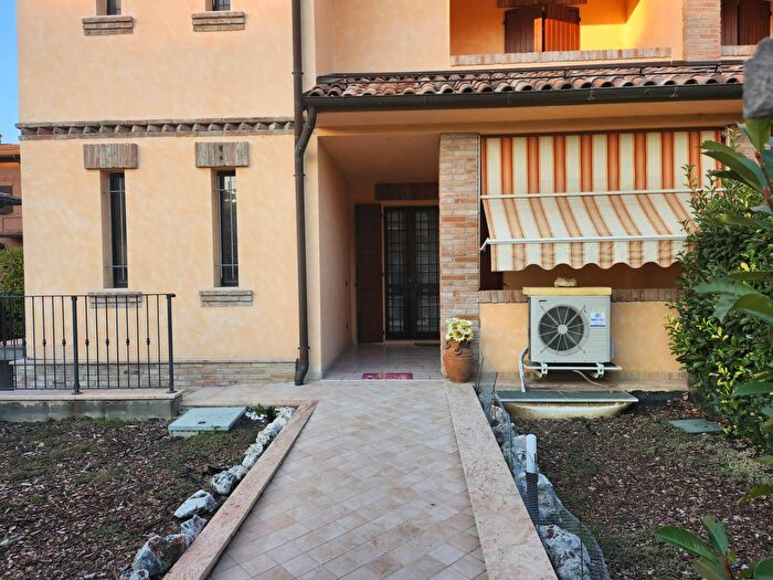 Casa con 5 locali in vendita in Castellarano