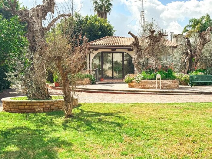 Casa con 7 locali in vendita in Via Calore, Lecce