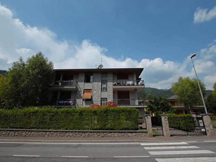 Appartamento trilocale in affitto in Via San Defendente, Clusone