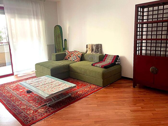 Appartamento trilocale in affitto in Cenisio, Milano