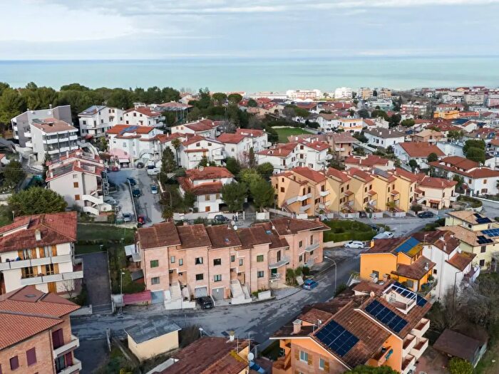 Casa con 8 locali in vendita in Via dei Mandorli, Montemarciano