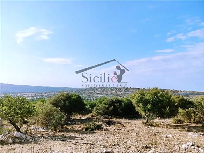 Casa con 7 locali in vendita in Scicli