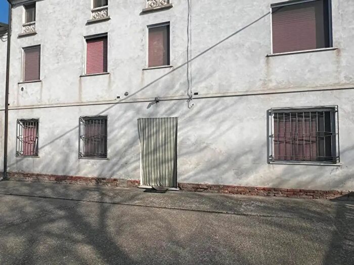 Casa con 5 locali in vendita in Motteggiana