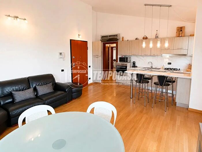 Appartamento trilocale in vendita in Via Vittorio De Sica, Cagliari