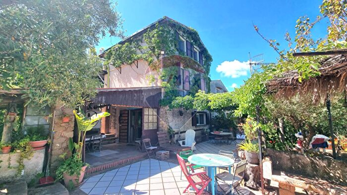 Appartamento con 5 locali in vendita in Via Padre Pio Snc, Cefalu