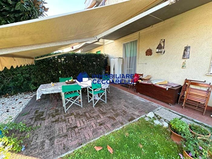 Appartamento trilocale in affitto in Via Pandolfino, Marina di Massa Centro, Massa