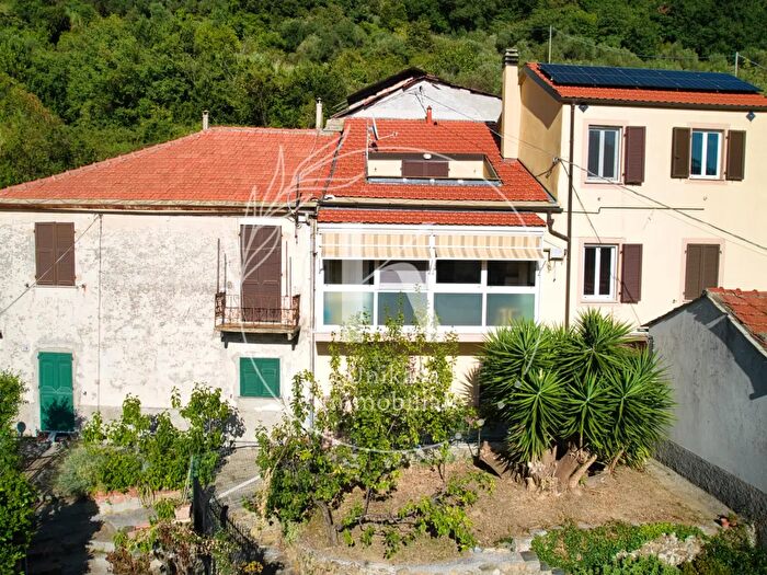Casa con 7 locali in vendita in Via Marmorassi, Savona