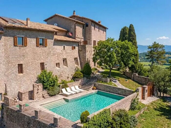 Casa con 6 locali in vendita in Piazza Massarucci, Acquasparta