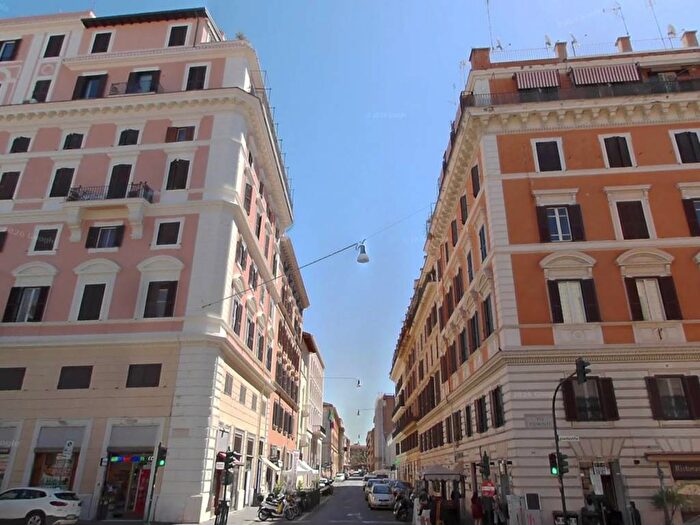 Appartamento trilocale in affitto in Via Sicilia, Vittorio Veneto, Roma