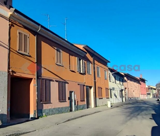 Appartamento bilocale in vendita in Via Carso, Locate Di Triulzi