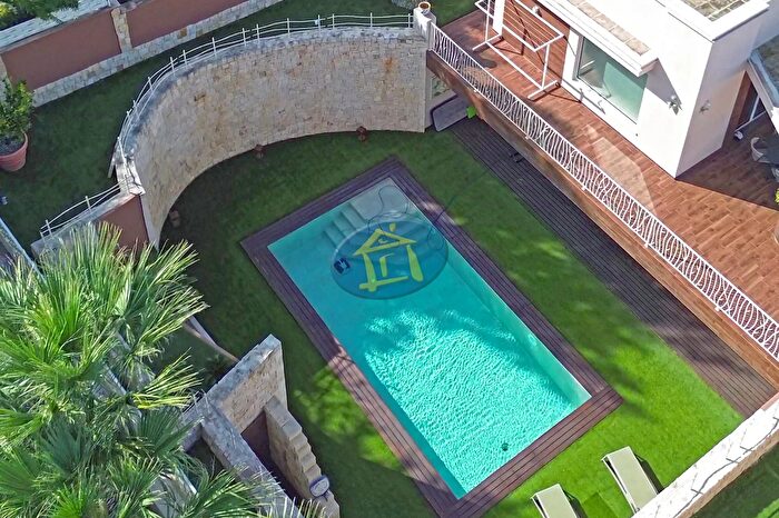 Casa con 7 locali in vendita in Castellana Grotte