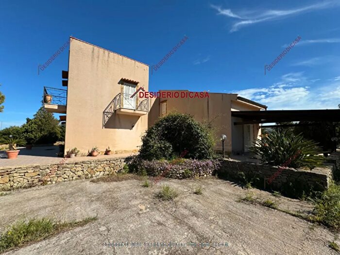 Casa con 6 locali in vendita in Trabia