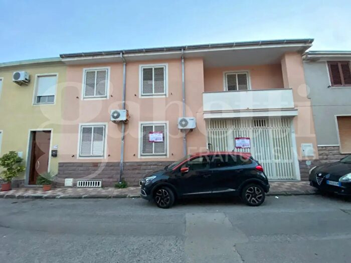 Casa con 7 locali in vendita in Via Montesile, Ittiri