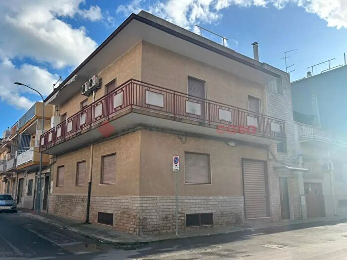Appartamento quadrilocale in vendita in Via Grandi, Grottaglie