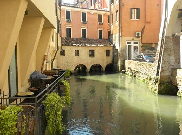 Appartamento trilocale in affitto in Via Portico Oscuro, Piazza dei Signori, Treviso