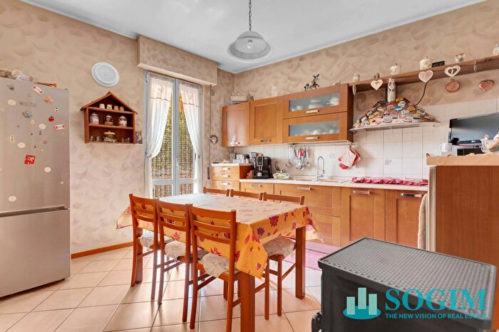 Appartamento trilocale in vendita in Via Cristoforo Colombo, Albese Con Cassano