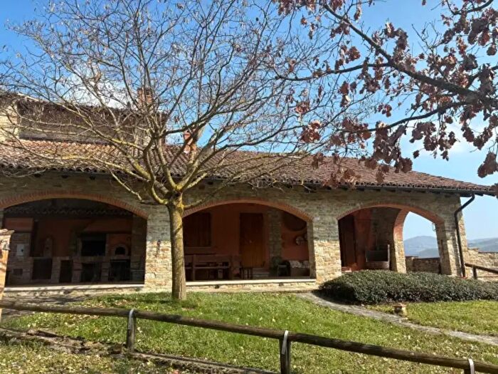 Casa con 6 locali in vendita in Bettola