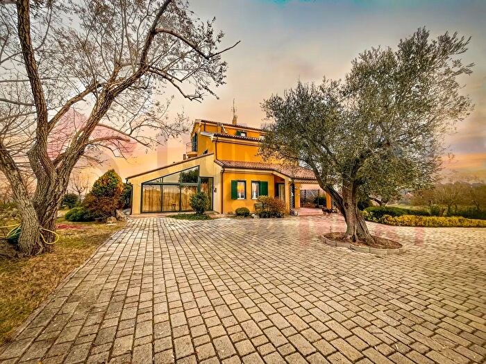 Casa con 5 locali in vendita in San Marcello