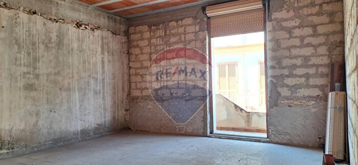 Appartamento con 6 locali in vendita in Via Mascagni, Rosolini