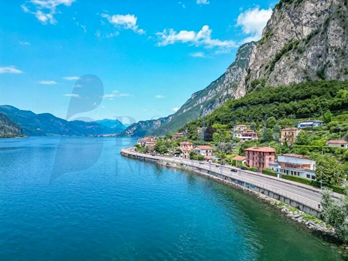 Appartamento trilocale in vendita in Lungolario Piave Lecco, Lecco