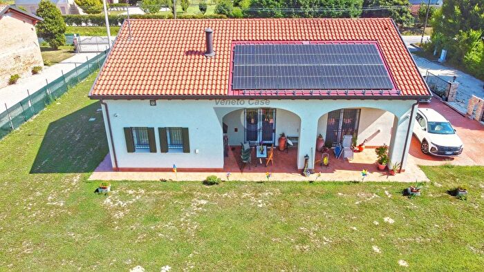 Casa con 6 locali in vendita in Pianiga