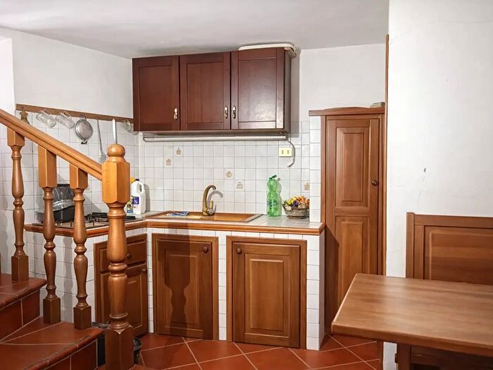 Appartamento quadrilocale in vendita in Via Riforma, Vico Nel Lazio