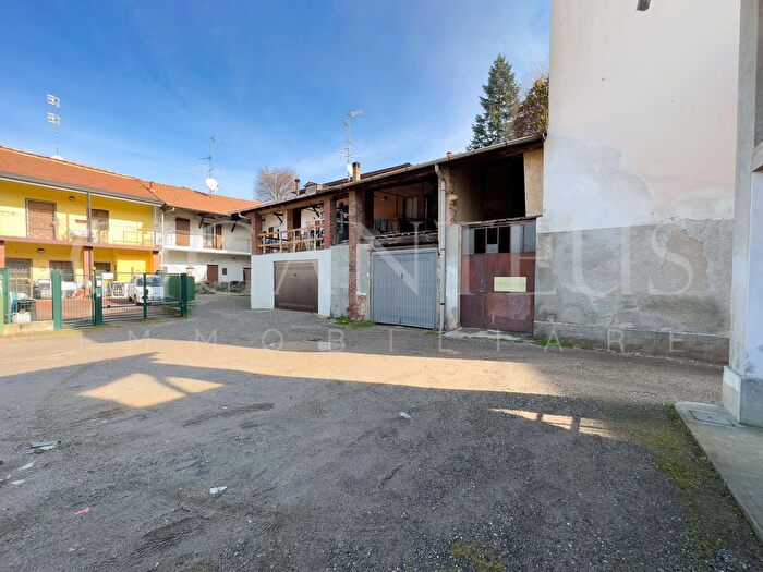 Casa con 5 locali in vendita in Via Carducci, Tradate