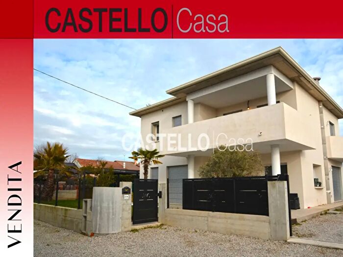 Casa quadrilocale in vendita in Via Brolo, Castelfranco Veneto