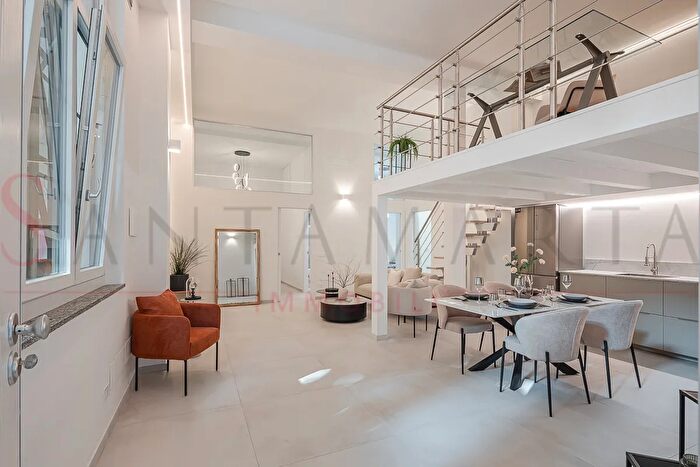 Appartamento quadrilocale in vendita in Piazza Firenze, Milano