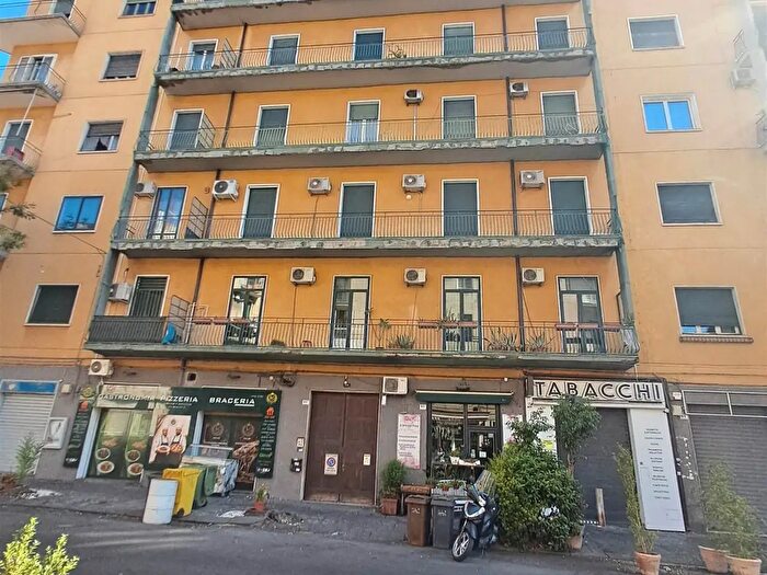 Appartamento con 8 locali in vendita in Catania
