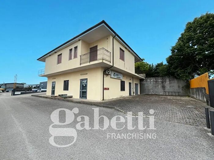 Casa con 8 locali in vendita in Strada Provinciale Snc, Sant'Angelo D'Alife