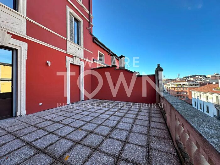 Appartamento in affitto in Via Andrea Maffei, Milano